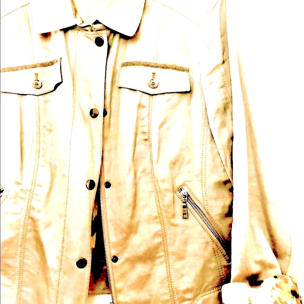 Basler cropped jacket. lots of details. - Picture 3 of 8